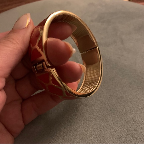 Cookie Lee- Clasp Bracelet - Picture 7 of 8